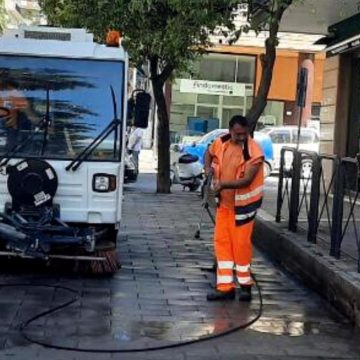 Agropoli: al via il servizio straordinario di pulizia e di lavaggio dei marciapiedi delle aree centrali